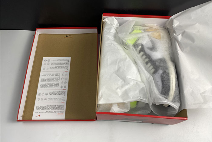 Air Jordan 1 High OG “University Gold" 555088-118