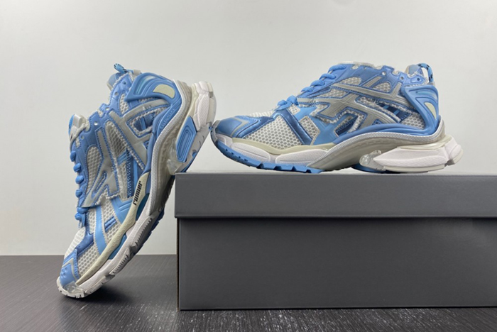 BALENCIAGA -Runner 7.0 light blue 677403 W3RB2 9744