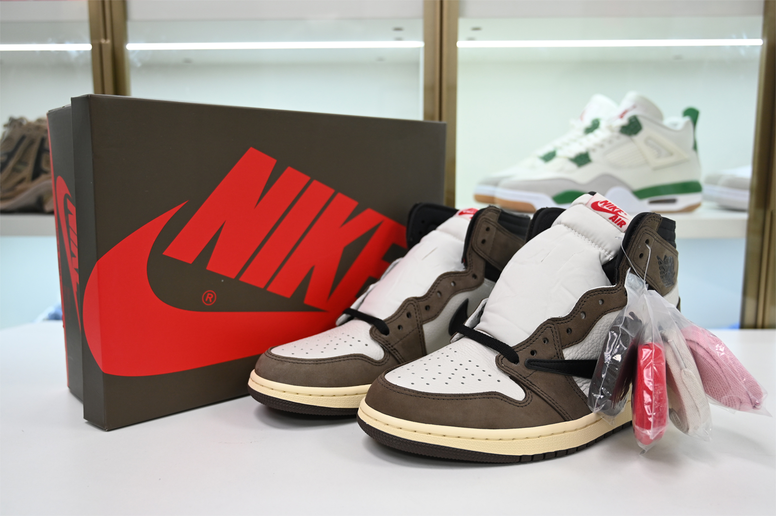 JORDAN 1 RETRO HIGH TRAVIS SCOTT CD4487-100