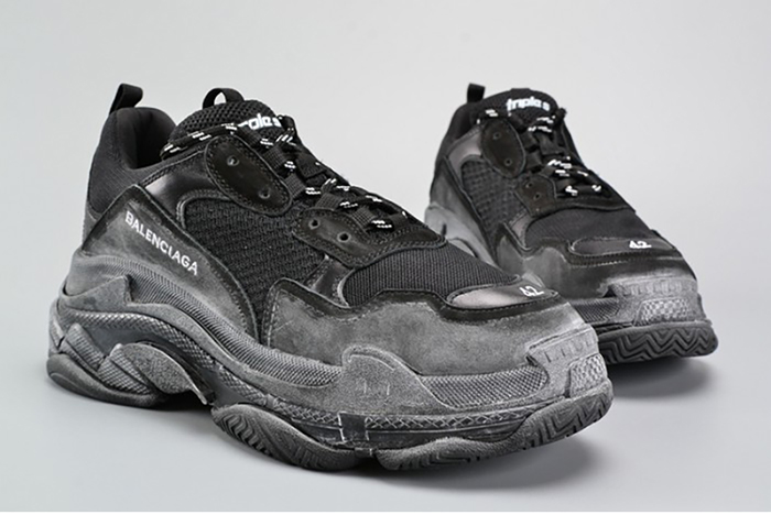 BALENCIAGA BLACK TRIPLE S TRAINER W06G01001