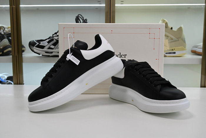 Alexander McQueen Oversized Platform Black