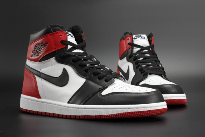 AIR JORDAN 1 High OG "Black Toe" white/ black-varsity red mens 555088-125