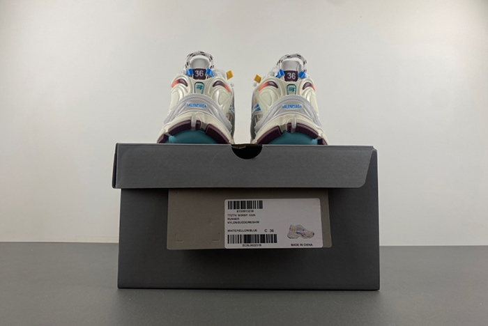 Balenciaga 7.5 Runner Sneakers pink 772774-W3RNY-0326