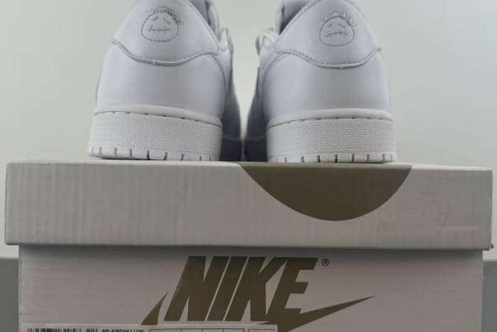 Travis Scott x Air Jordan 1 all white TD1228-111
