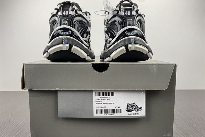 BALENCIAGA -Runner DARK GREY 677403 W3R82 9010