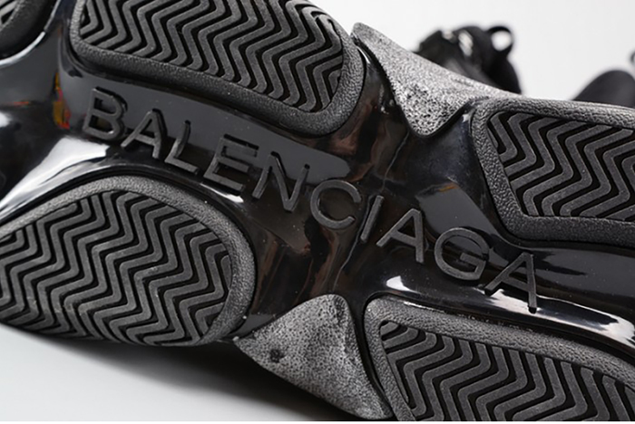 BALENCIAGA BLACK TRIPLE S TRAINER W06G01001