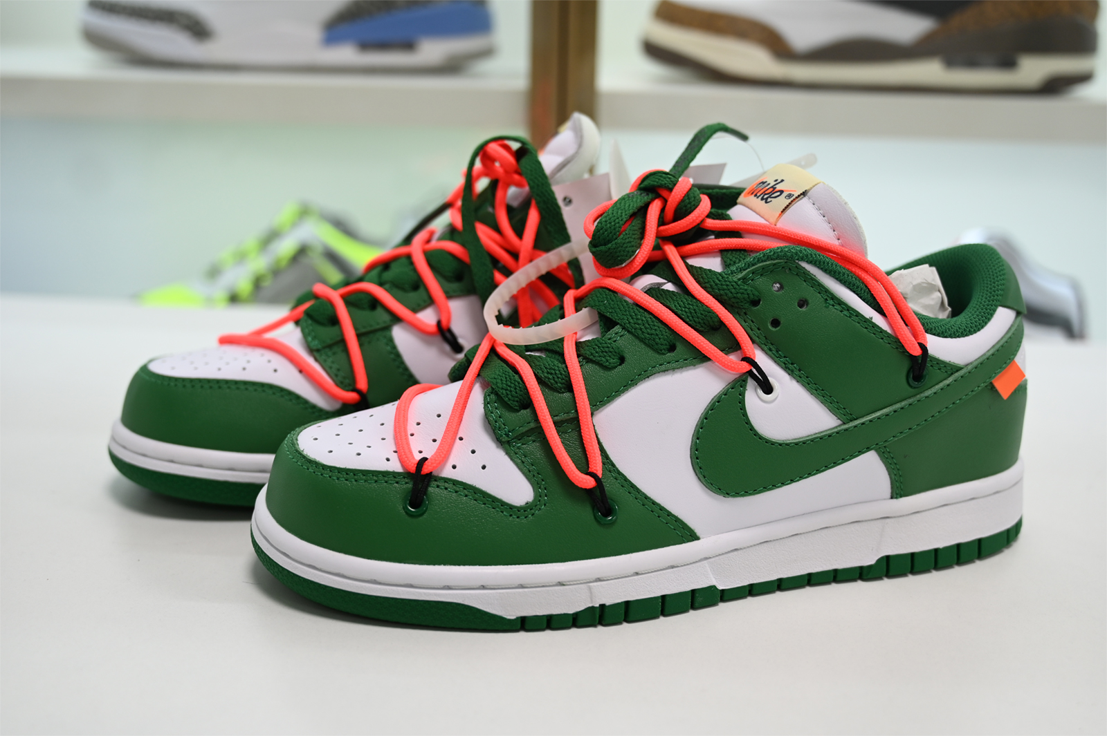 Off-White  NIKE DUNK LOW PINE GREEN CT0856-100