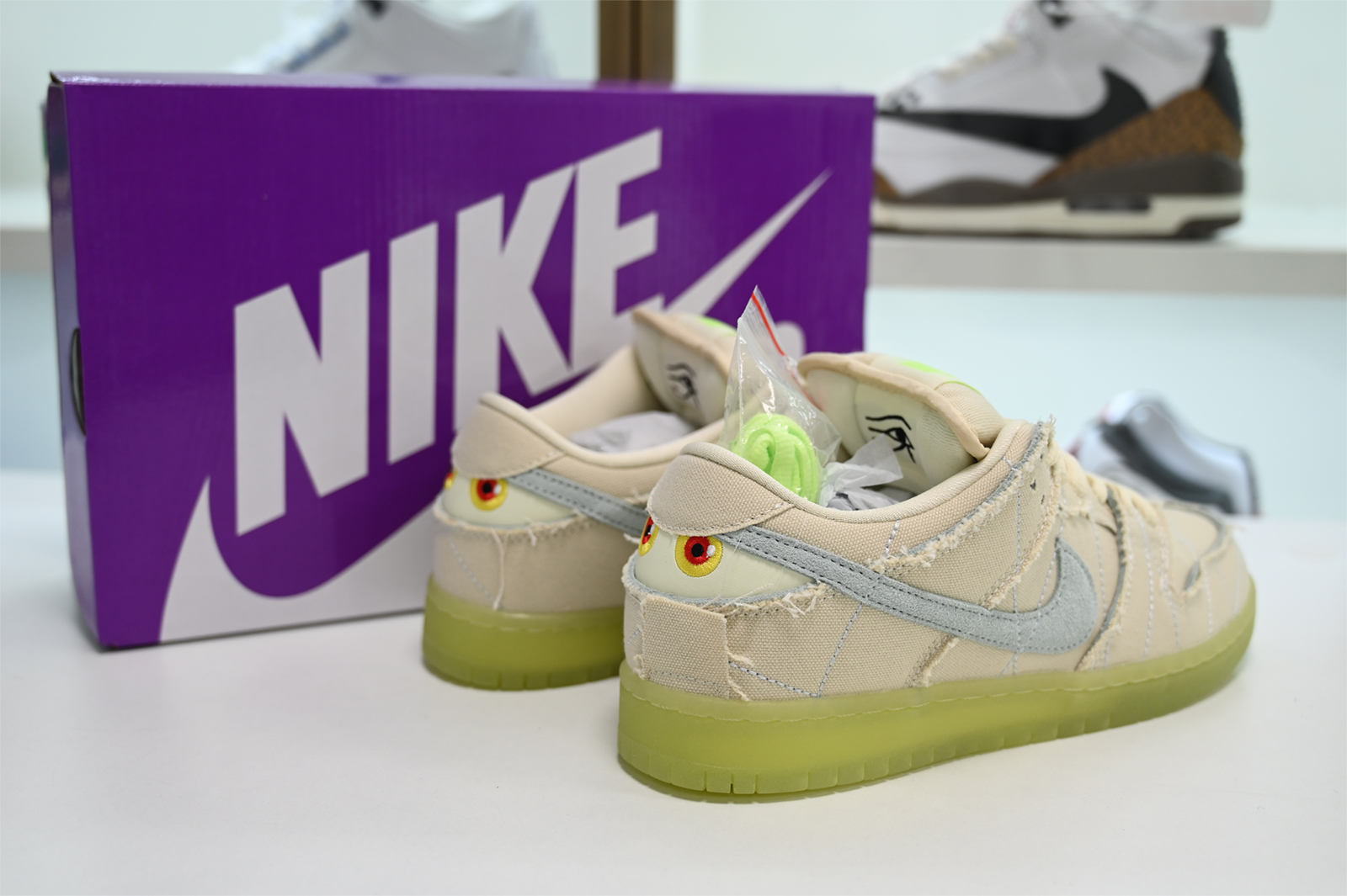 Nike SB Dunk Low Mummy DM0774-111