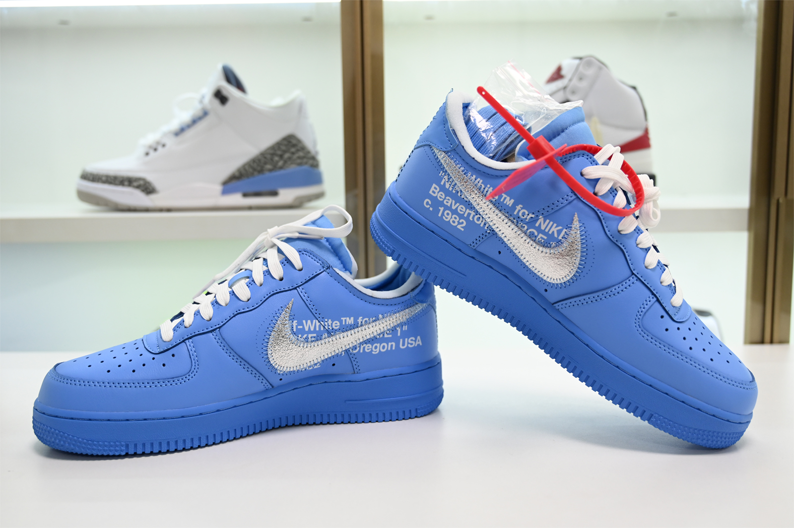 Off-White  NIKE AIR FORCE 1 MCA BLUE CI1173-400