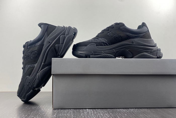 Balenciaga Black Triple S 710157 W3CU1 1000