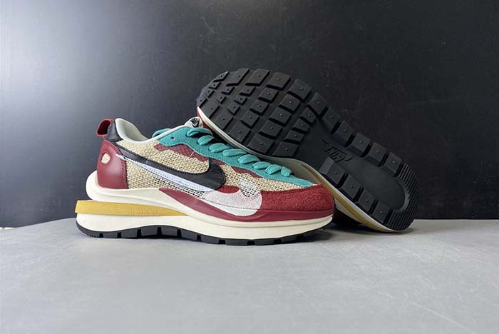 NIKE LDWAFFLE/SACAI CI9928 301