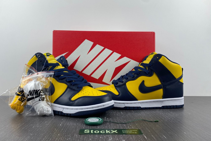 NIKE SB DUNK HIGH Michigan CZ8149-700
