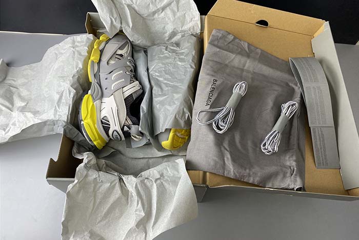 Balenciaga Track 3.0 542023-W1GB7-2018