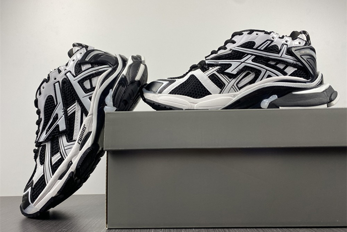BALENCIAGA -Runner 7.0 WHITE/BLACK  677403 W3RB2 9010