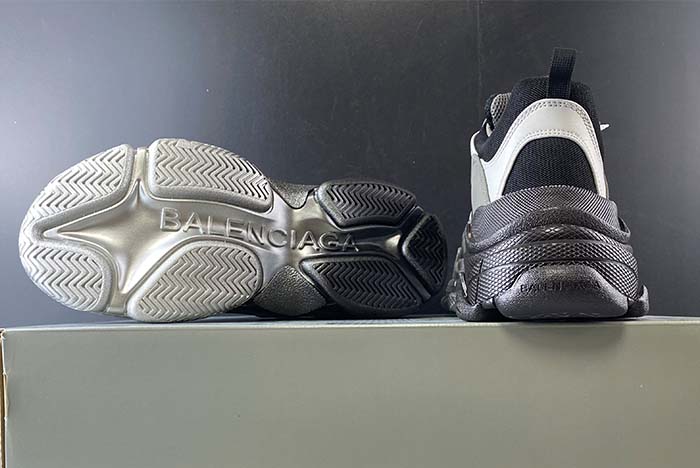 Balenciaga SNEAKERS 0841