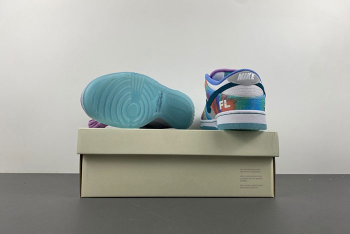 Futura Laboratories x Nike SB Dunk Low HF6061-400