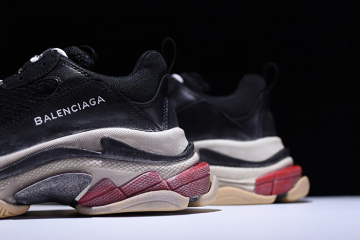 BALENCIAGA TRIPLE S W06E1-1000