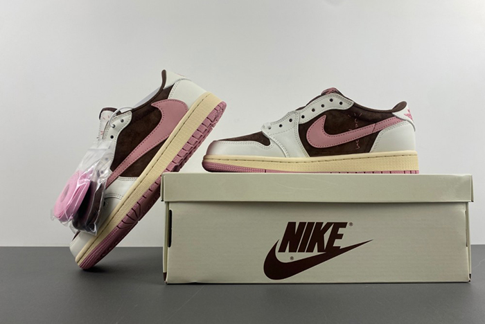 Travis Scott x Air Jordan 1 Low OG DZ4137-206