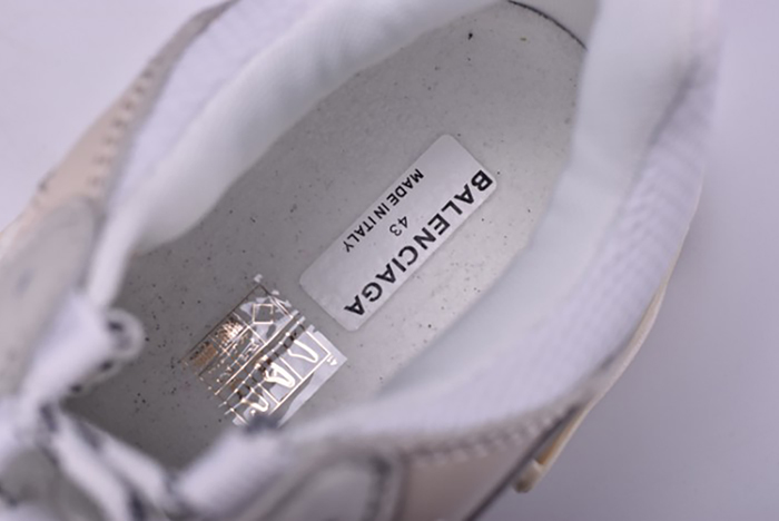 BA17FW TRIPLE S 490671-W06F1-9000