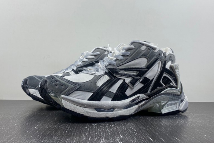 Balenciaga 7.5 677403-W3RB5-9012