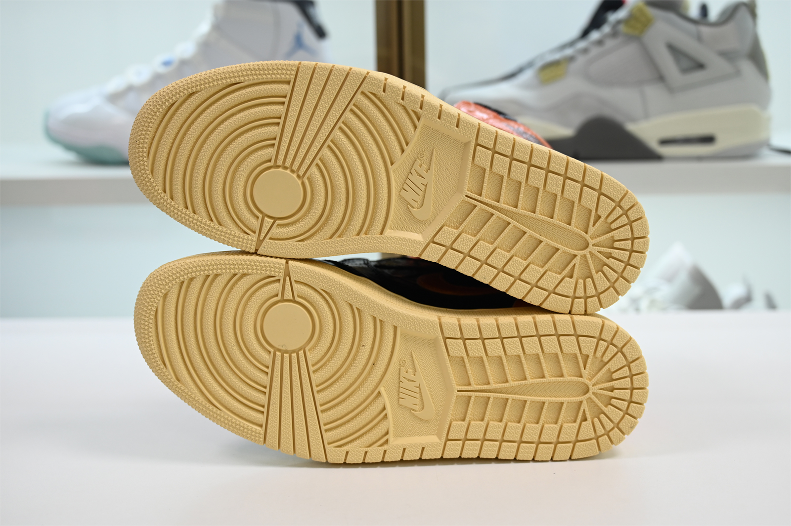 AIR JORDAN 1 SHATTERED BACKBOARD 3.0 555088-028