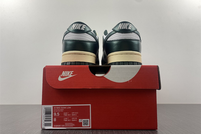 Nike Dunk Low “Vintage Green”   DQ8580-100
