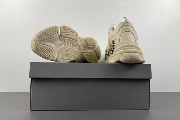 BALENCIAGA CREAM ‘TRIPLES’ SNEAKERS sail 536737 W2FAY 9016