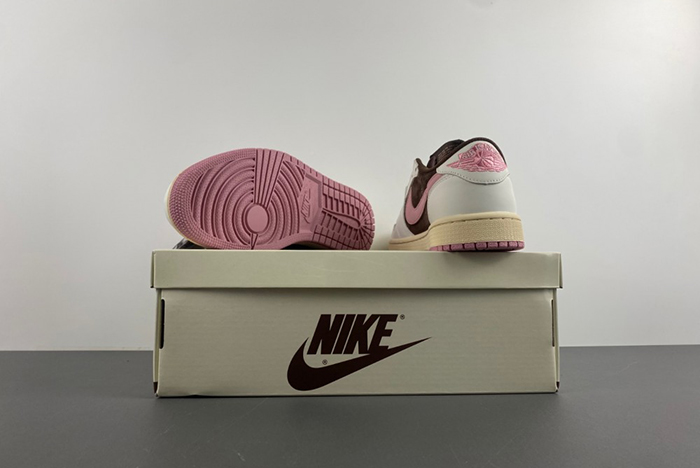 Travis Scott x Air Jordan 1 Low OG DZ4137-206