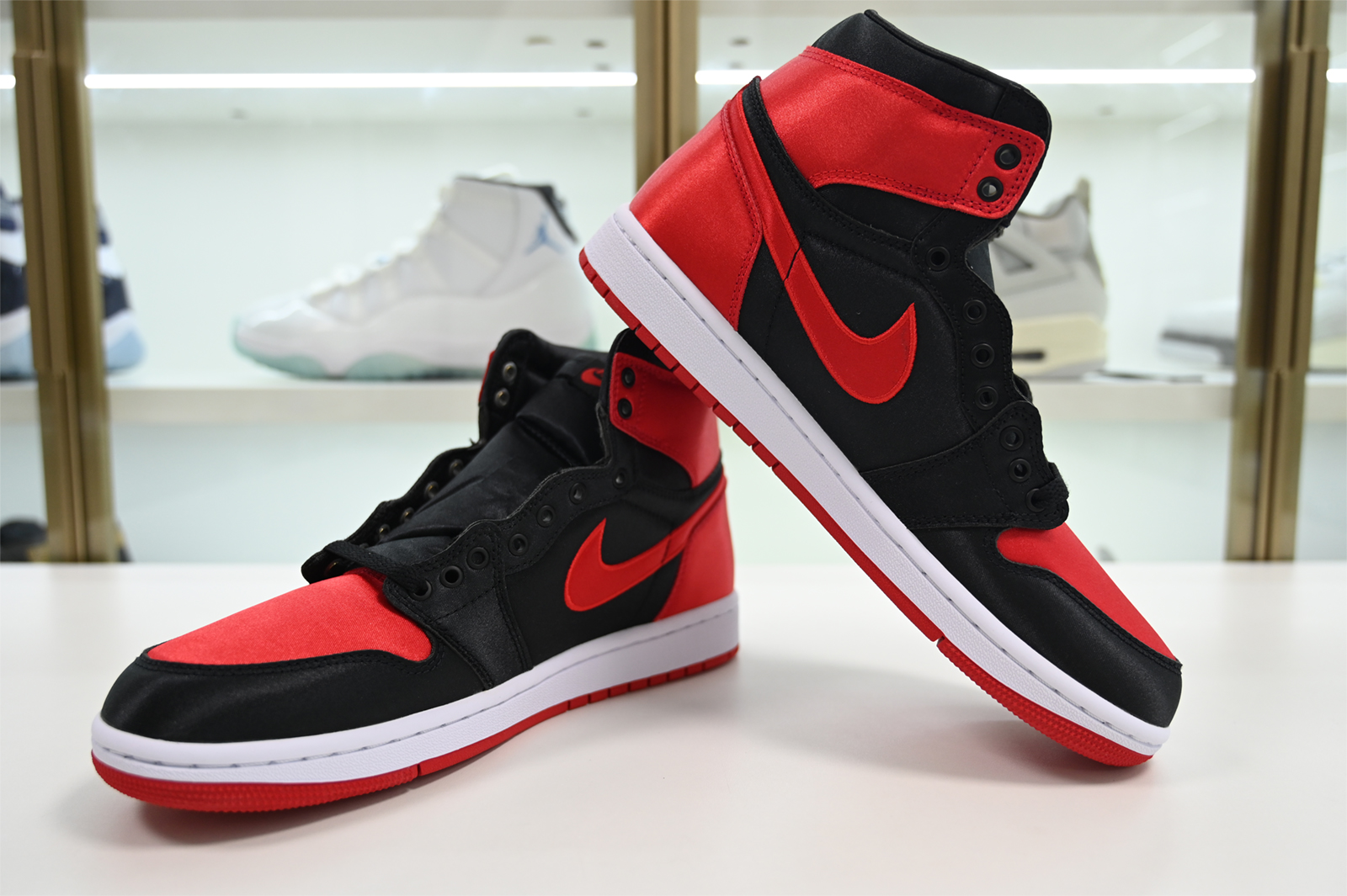 Air Jordan 1 High OG WMNS Satin Bred FD4810-061