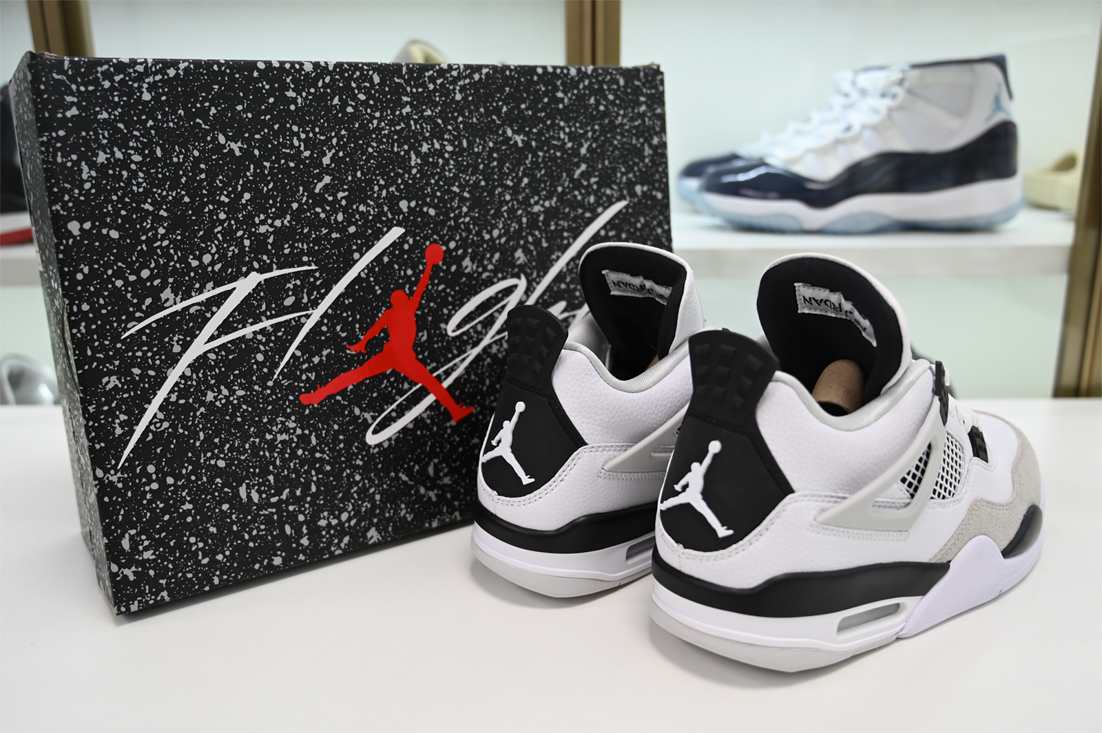 Jordan 4 Retro Military Black - DH6927-111