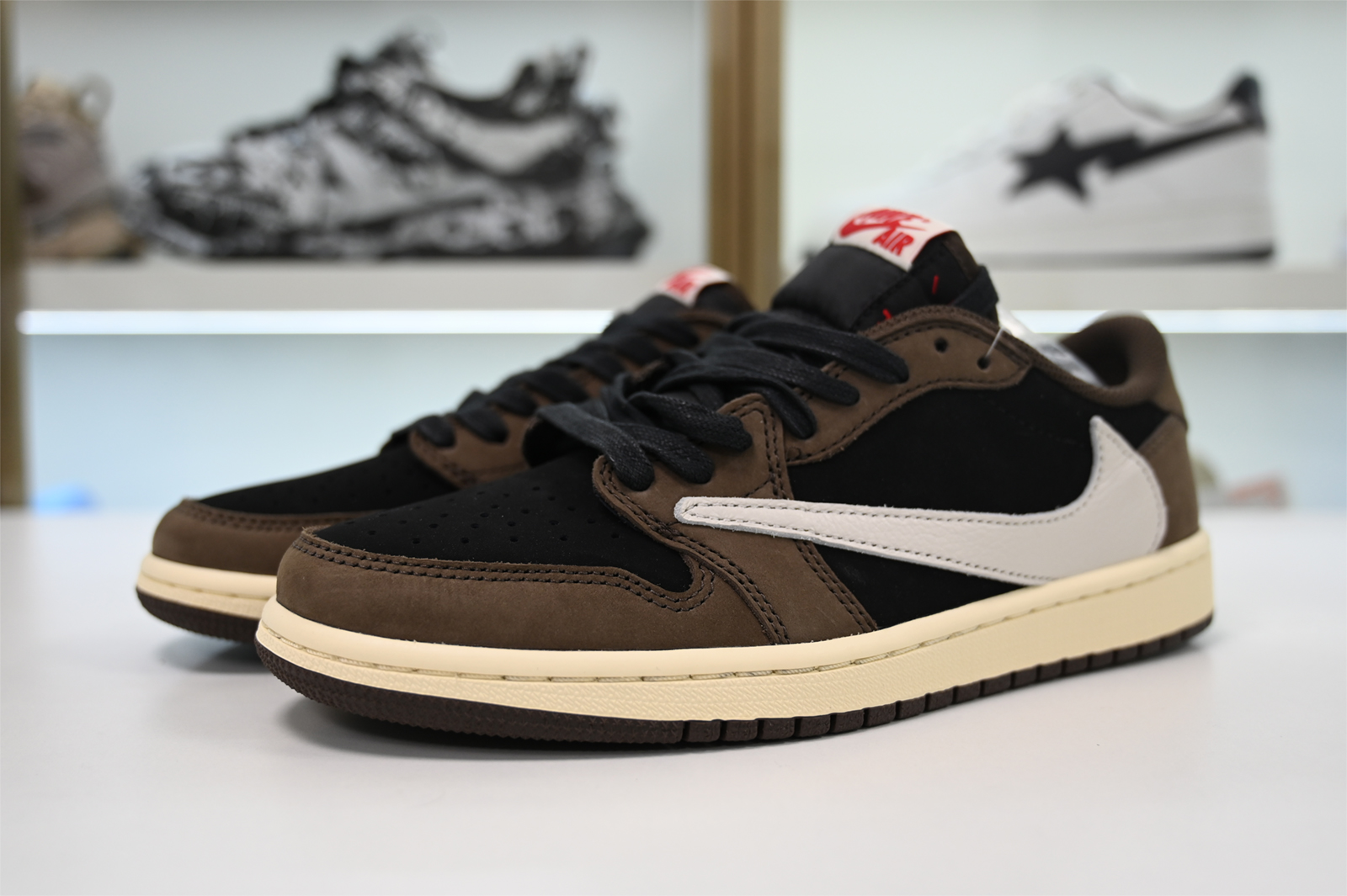 TRAVIS SCOTT AIR JORDAN 1 LOW DARK MOCHA CQ4277-001