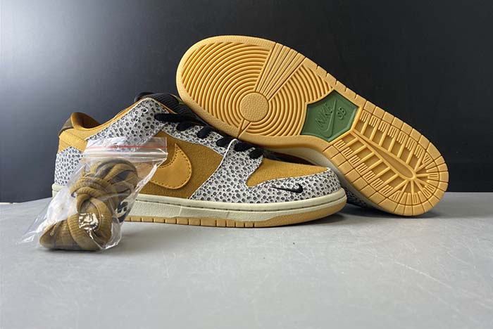 Nike SB Dunk Low “Safari CD2563-002