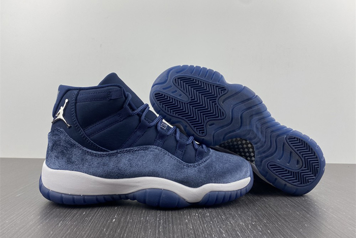 Jordan 11 Retro Midnight Navy AR0715-441