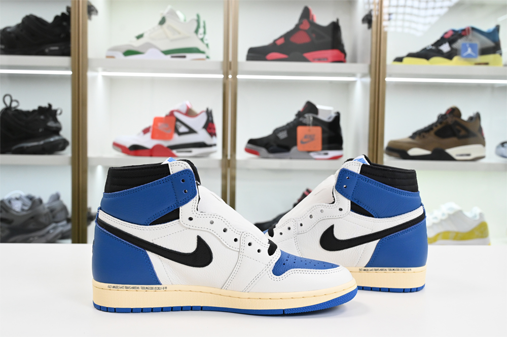Air Jordan 1 Travis Scott High DH3227-105