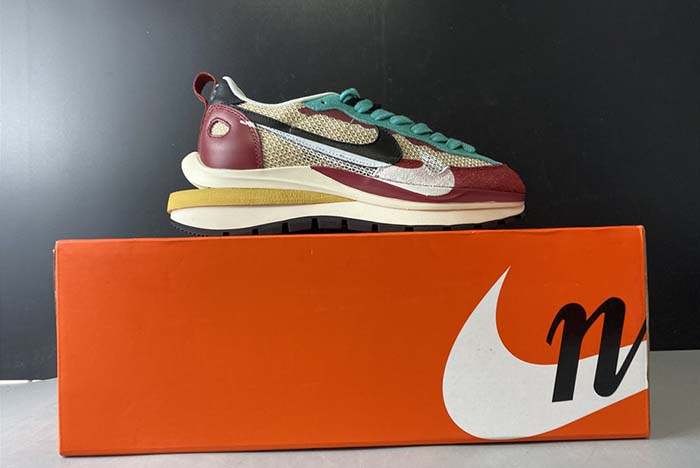 NIKE LDWAFFLE/SACAI CI9928 301