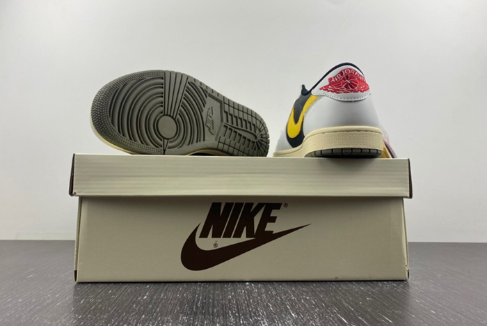 Travis Scott x Air Jordan 1 Low DM7866-982