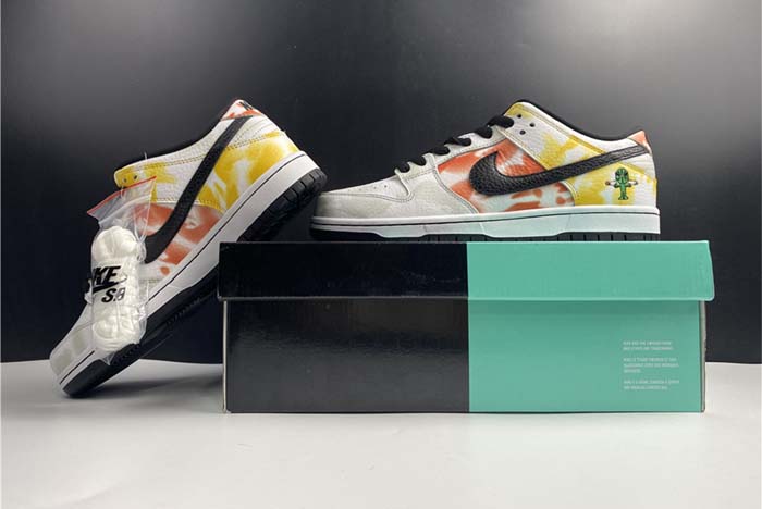 Nike SB Dunk Low“Raygun” BQ6832-101