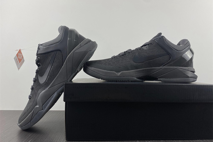 NIKE KOBE 7 FTB  Black Mamba Fade to Blcak 869460-442