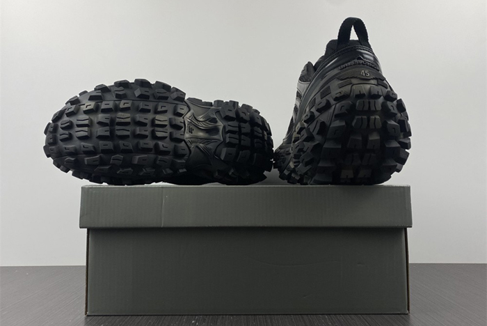 Defender Trainers in black mesh and nylon 685613W2RA61000