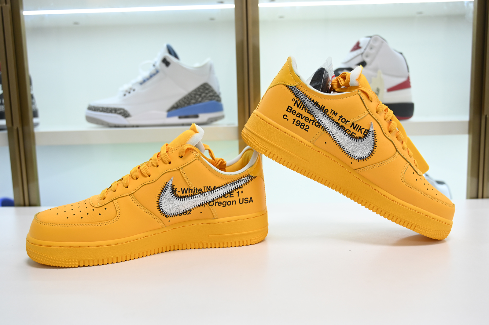 Off-White  x Nike Air Force 1 “University Gold” DD1876-700