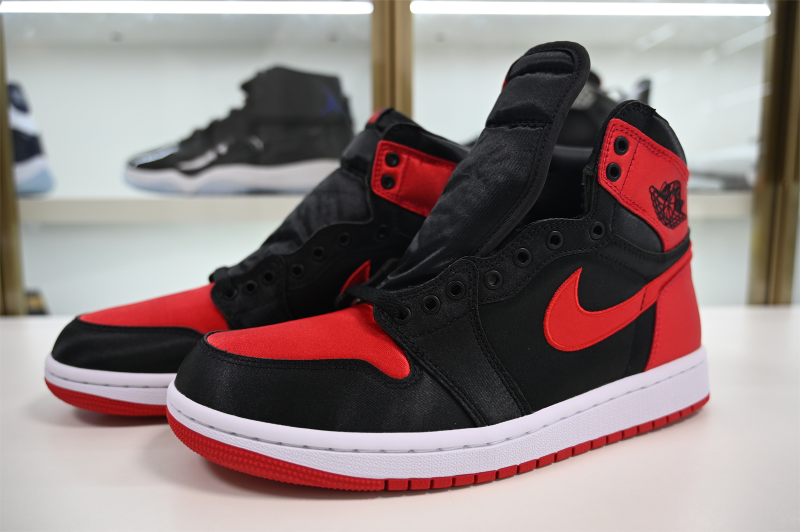 Air Jordan 1 High OG WMNS Satin Bred FD4810-061