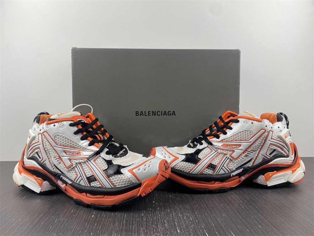BALENCIAGA -Runner 7.0