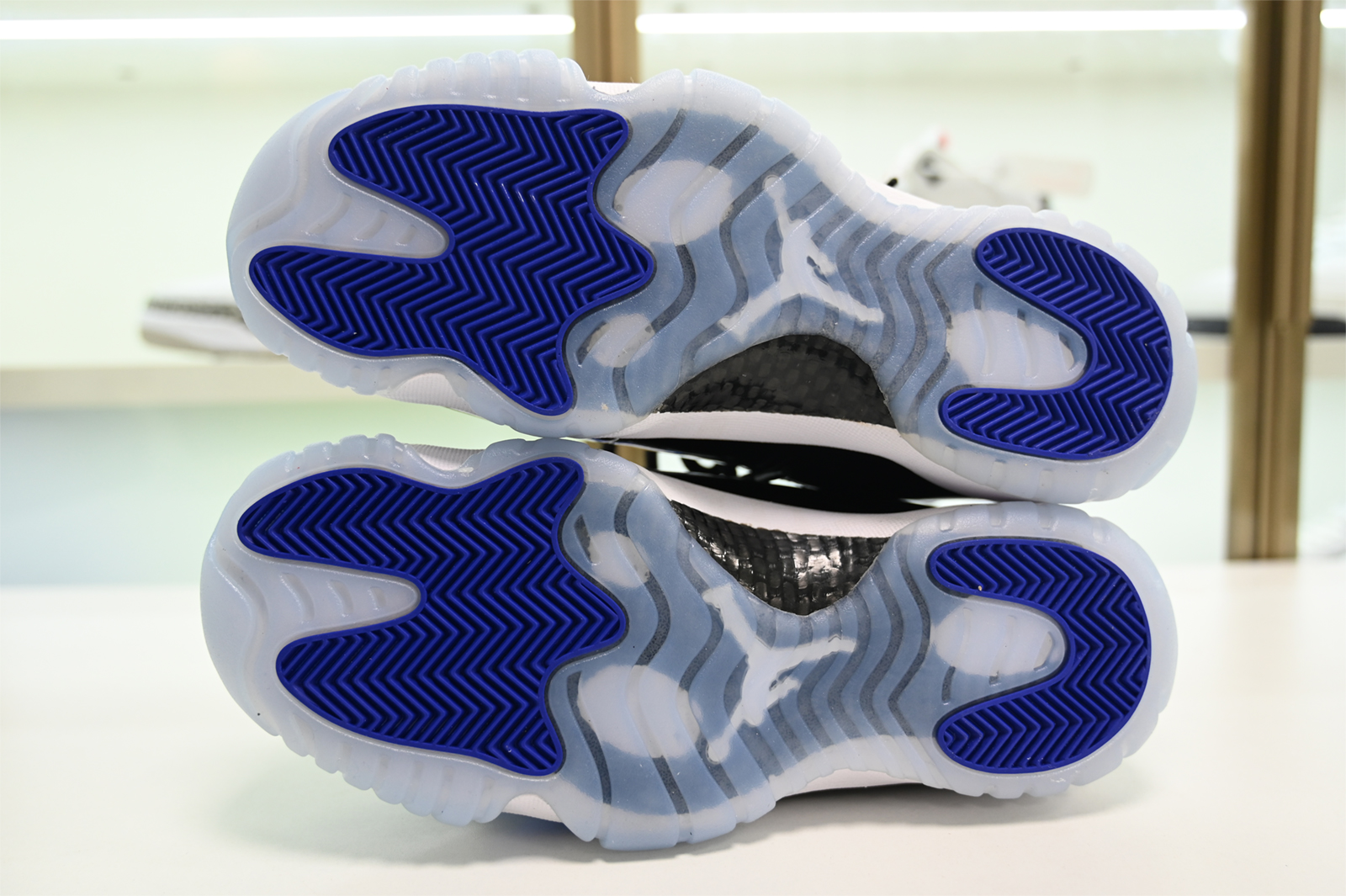 Jordan 11 Retro Space Jam (2016) - 378037-003