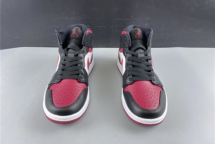 Jordan 1 Mid bred toe 554724-066