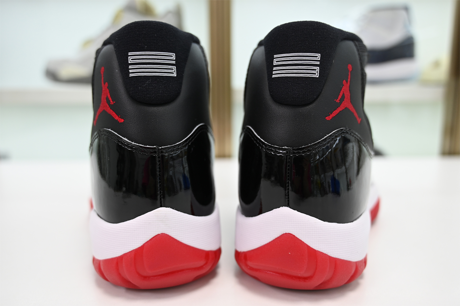 AIR JORDAN 11 BRED 2019 378037-061