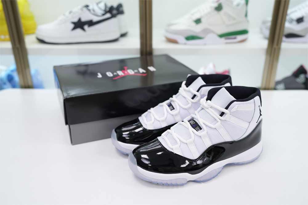 Air Jordan 11 Retro Concord