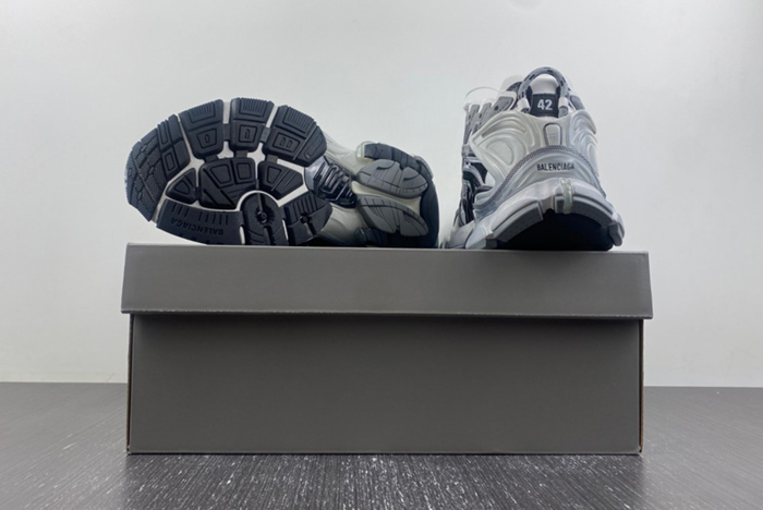 Balenciaga 7.5 677403-W3RB5-9012