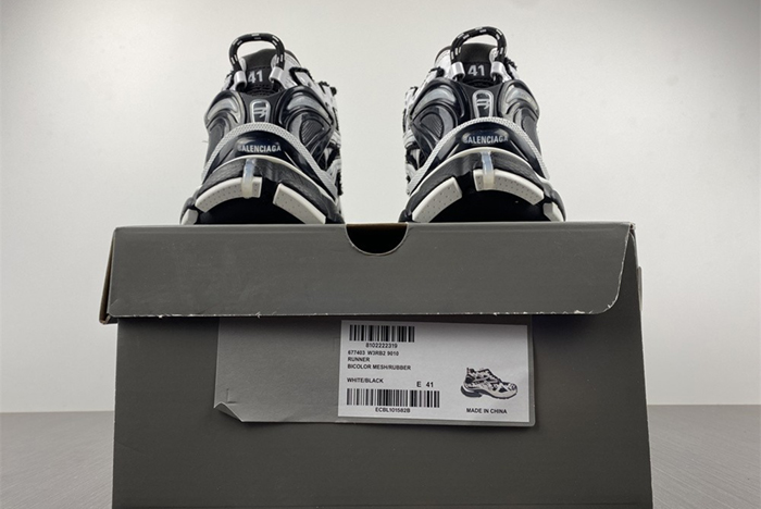 BALENCIAGA -Runner 7.0 WHITE/BLACK  677403 W3RB2 9010
