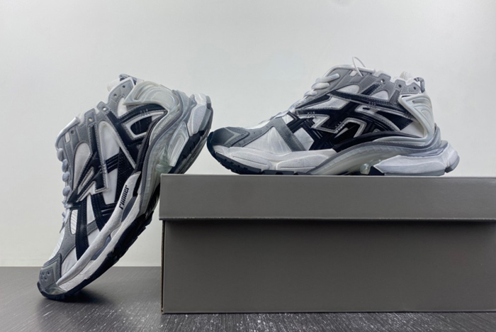 Balenciaga 7.5 677403-W3RB5-9012