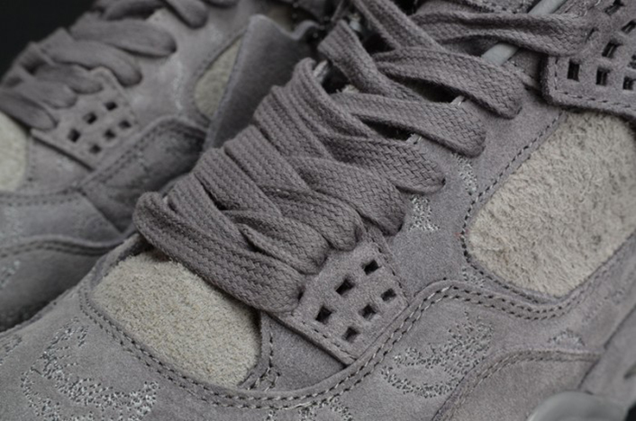 KAWS x Air Jordan 4